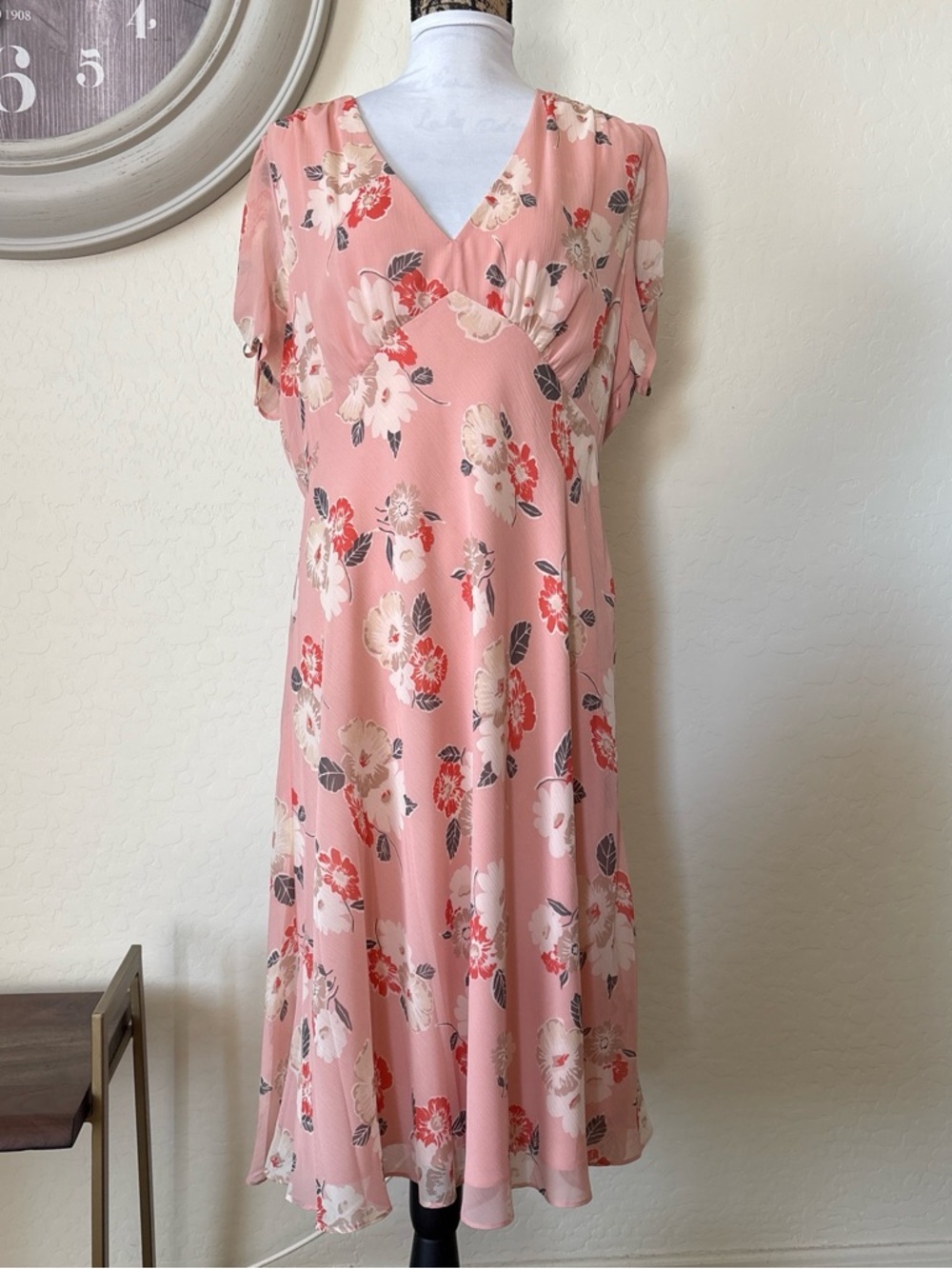 Ralph Lauren Pink Floral V-Neck Midi Dress. 16 - Picture 3 of 11